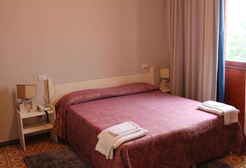 غرفة أساسية, Mediterraneo