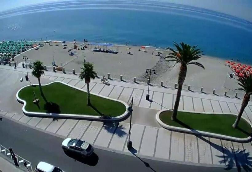 غرفة سوبيريور مطلّة علي البحر مزودة بشُرفة, Mediterraneo