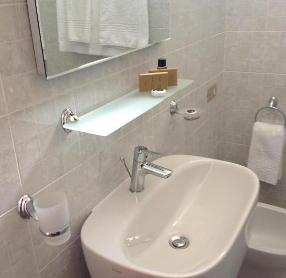 غرفة قياسية مطلّة علي البحر, Mediterraneo