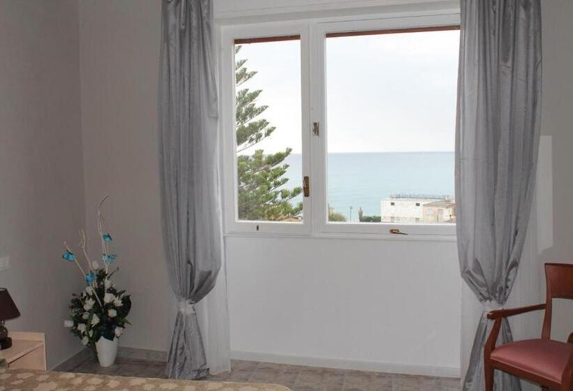 غرفة قياسية مطلّة علي البحر, Mediterraneo