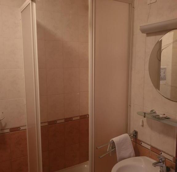 اتاق اکونومی, Miramare