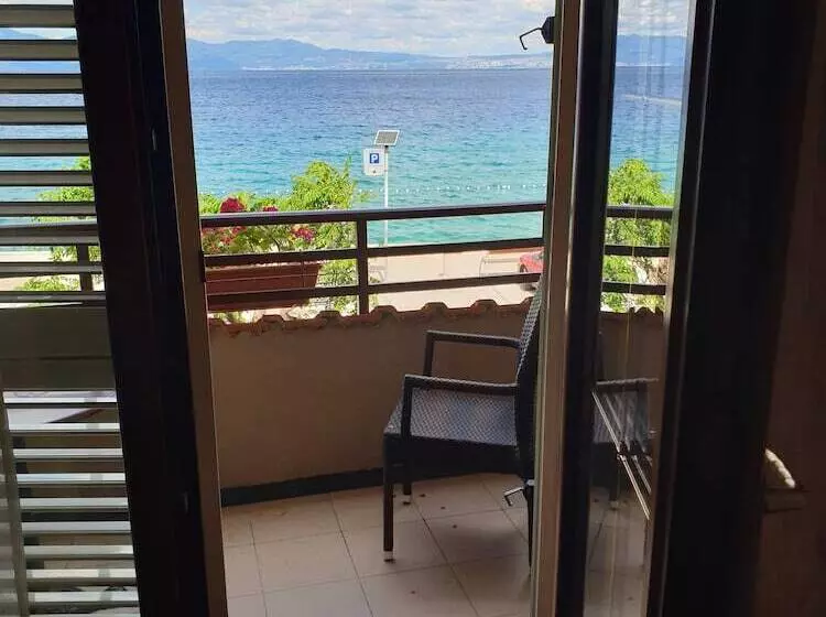 Triple Room Sea View, Miramare