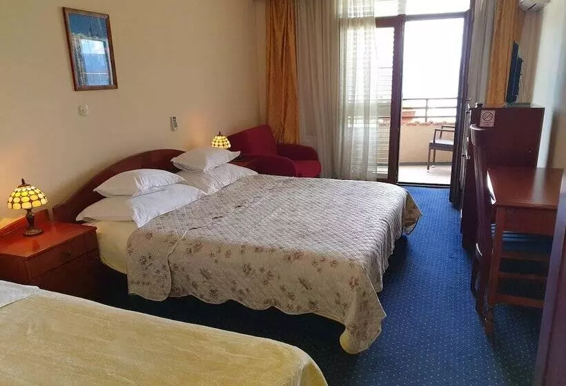 Triple Room Sea View, Miramare