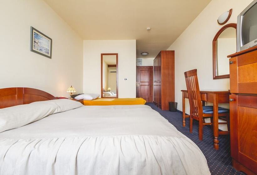 Triple Room Sea View, Miramare