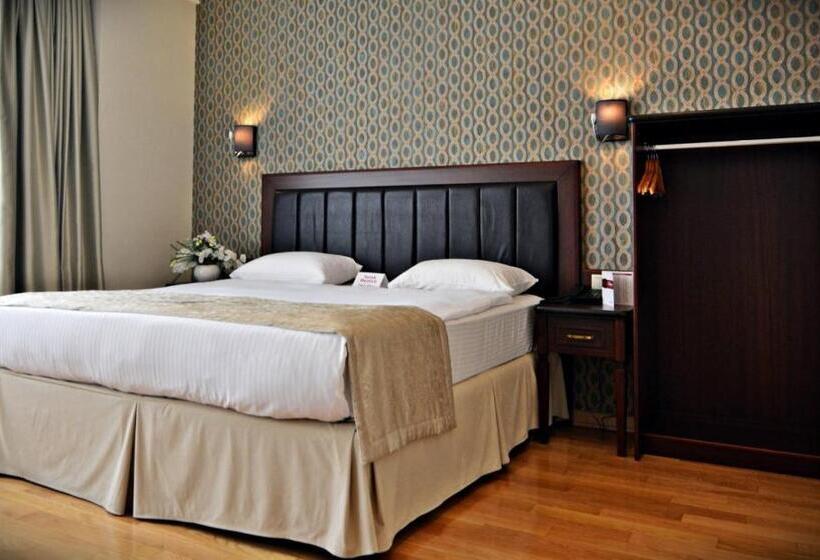 Quarto deluxe, Monec