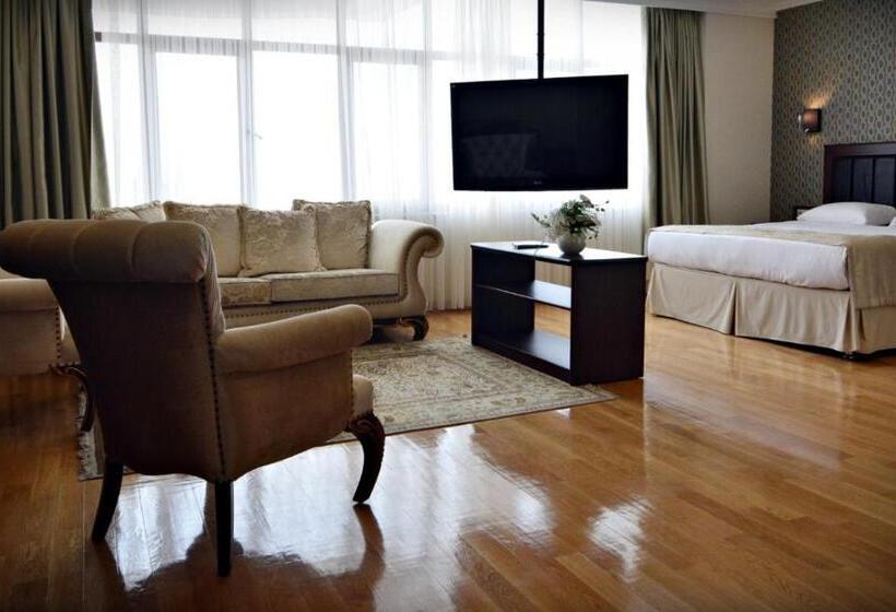 Quarto deluxe, Monec