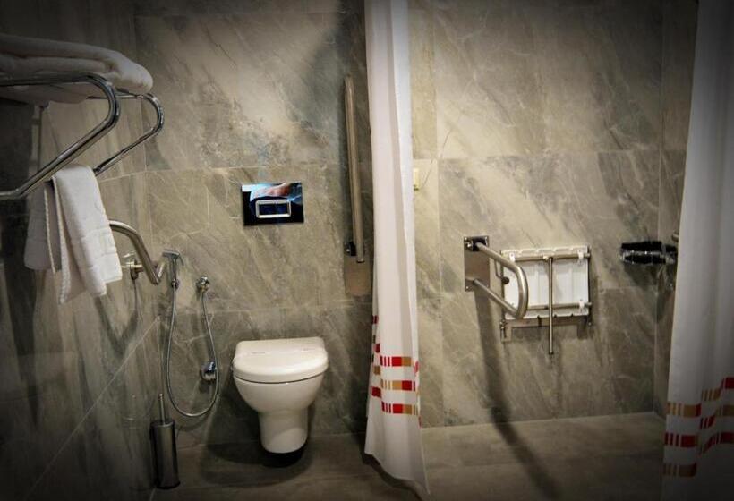 Quarto deluxe, Monec