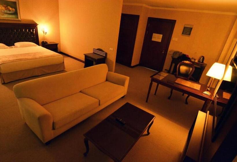 Quarto deluxe, Monec