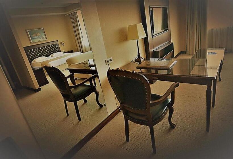 Quarto deluxe, Monec