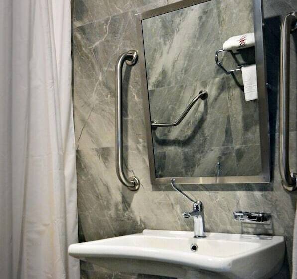 Quarto deluxe, Monec