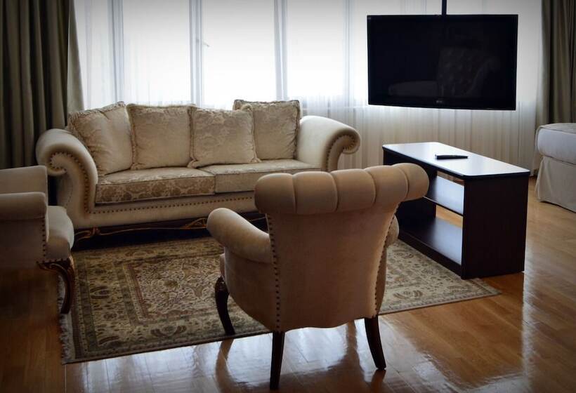 Quarto deluxe, Monec