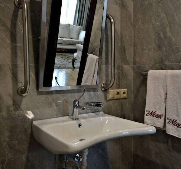 Quarto deluxe, Monec