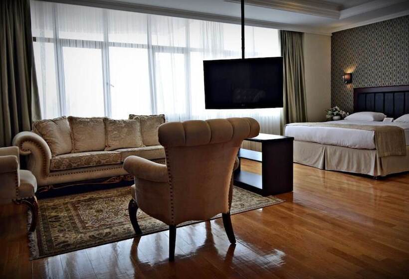 Quarto deluxe, Monec