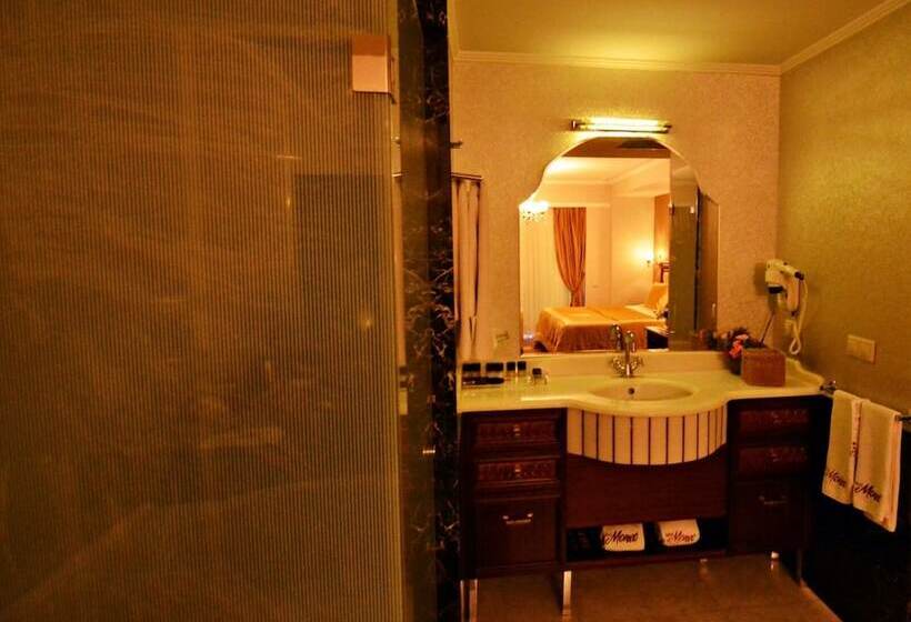 Quarto deluxe, Monec