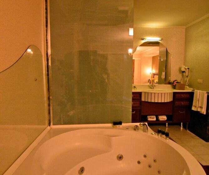 Quarto deluxe, Monec