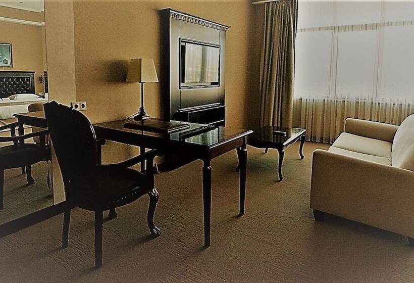 Quarto deluxe, Monec