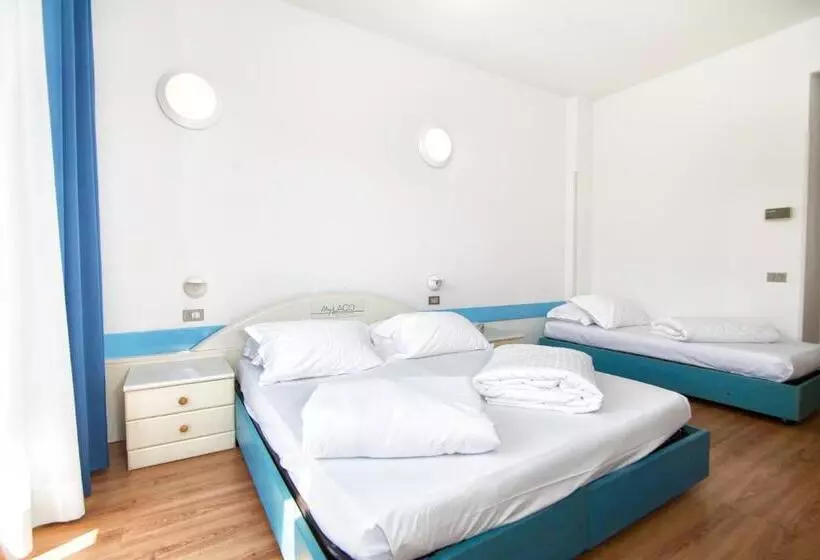 Standard Kolmen Hengen Huone Parveke, Hi Hotels Riva