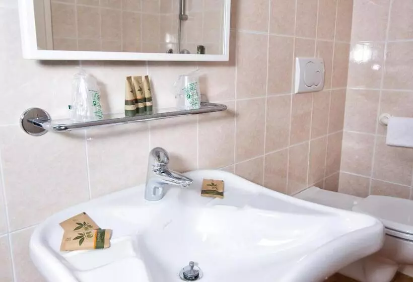 Superior Kolmen Hengen Huone, Hi Hotels Riva