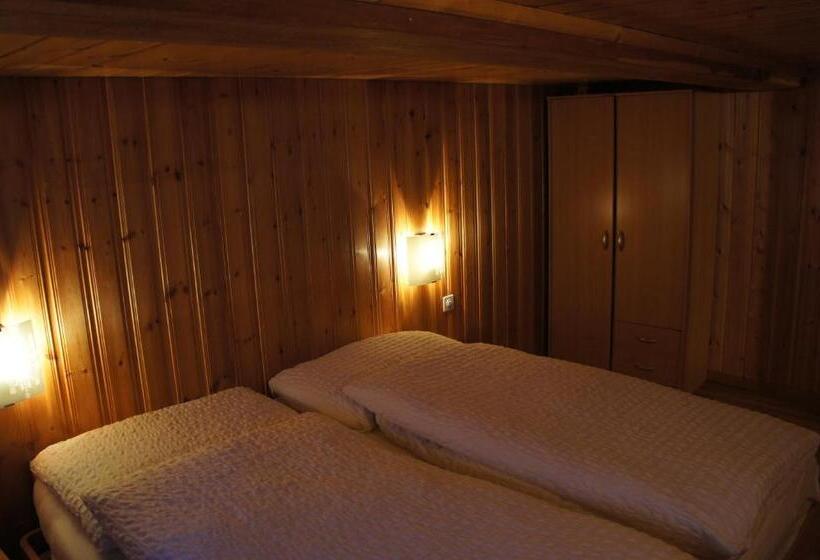 סוויטה משפחתית, Petit Helvetia Budget