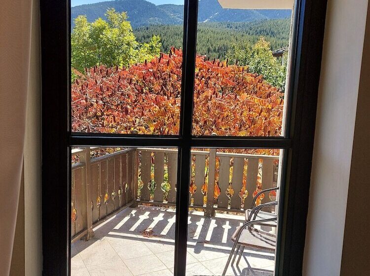 Villa 3 Makuuhuonetta, Pinerose Resort