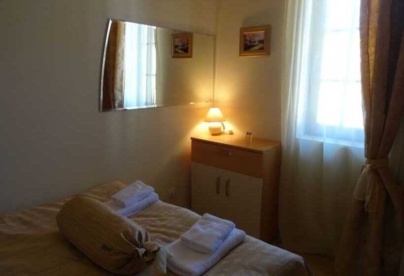 Villa 3 Makuuhuonetta, Pinerose Resort