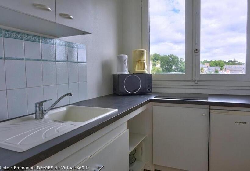 شقة غرفتين, Queen Serenity