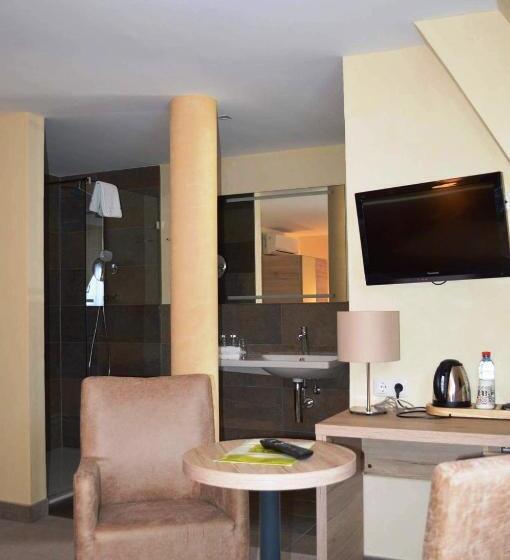 اتاق راحتی سه تخته, Logis Hotel Restaurant Dimmer