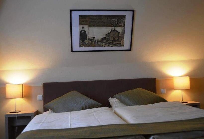 اتاق راحتی سه تخته, Logis Hotel Restaurant Dimmer