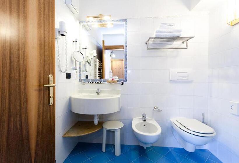 סוויטת ג'וניור, Vienna