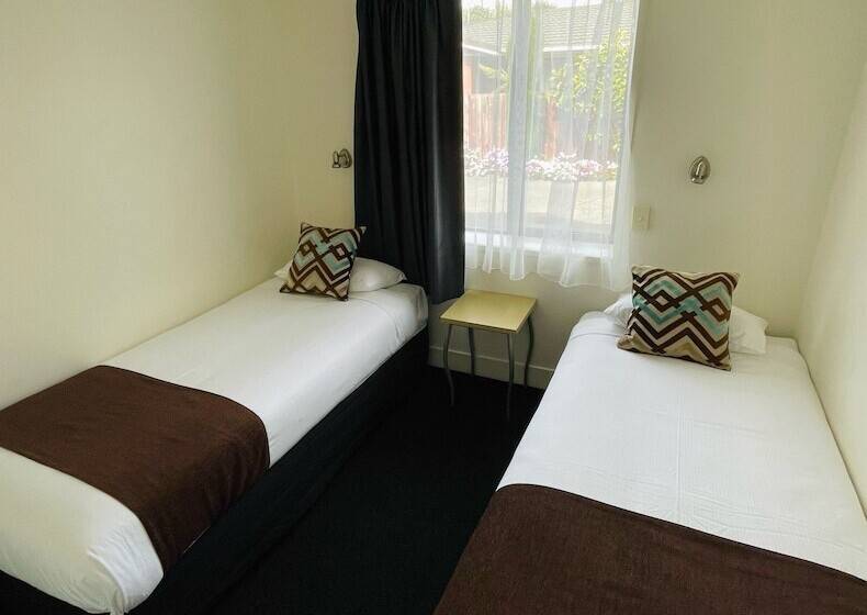 Апартаменты 3 Спальни, 298 Westside Motor Lodge