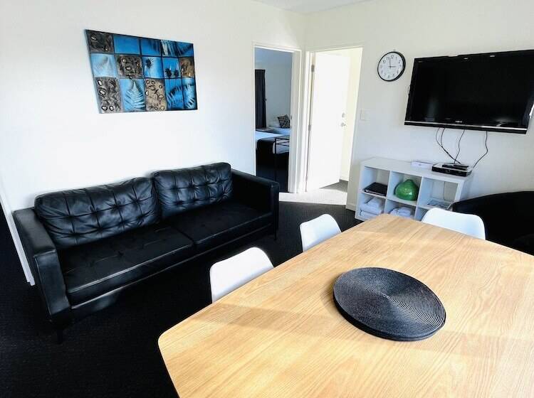 Апартаменты 3 Спальни, 298 Westside Motor Lodge