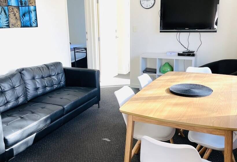 Апартаменты 3 Спальни, 298 Westside Motor Lodge