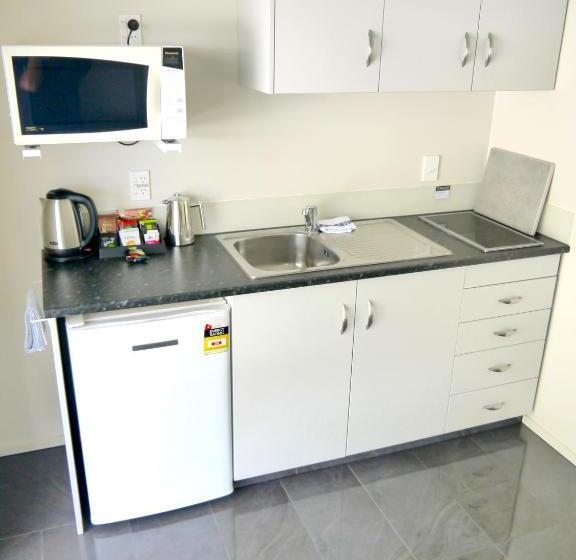 شقة غرفة واحدة, The Terrace