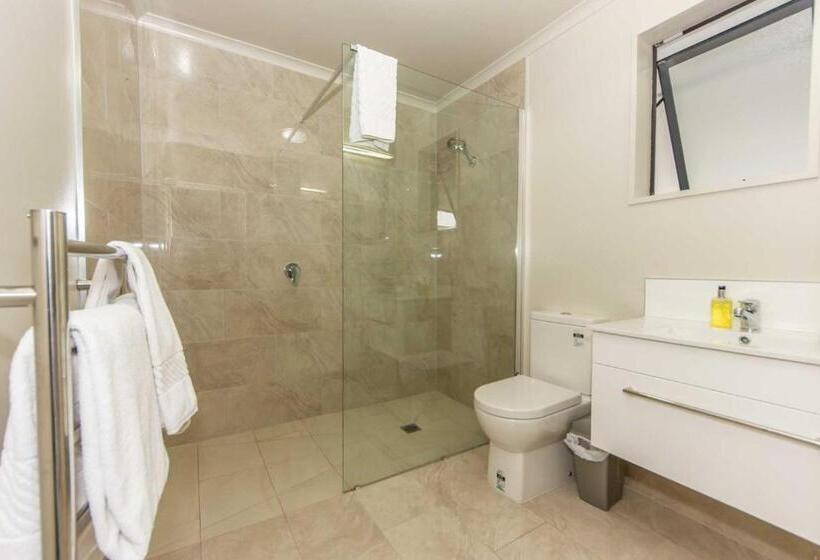 شقة غرفتين, The Terrace