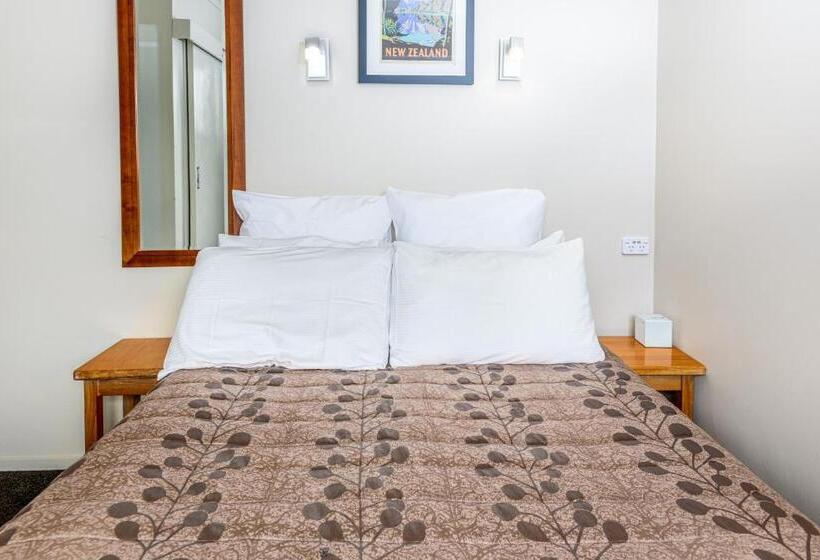 شقة غرفتين, The Terrace