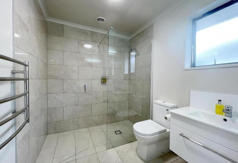 إستوديو قياسى سرير كينج, The Terrace