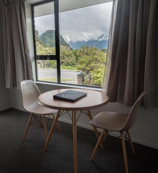 إستوديو قياسى ذو إطلالة, The Terrace