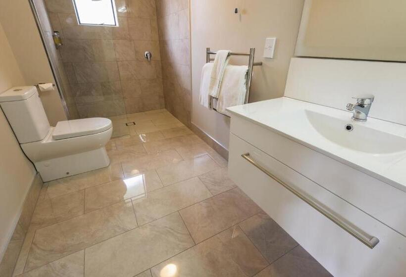 إستوديو قياسى ذو إطلالة, The Terrace