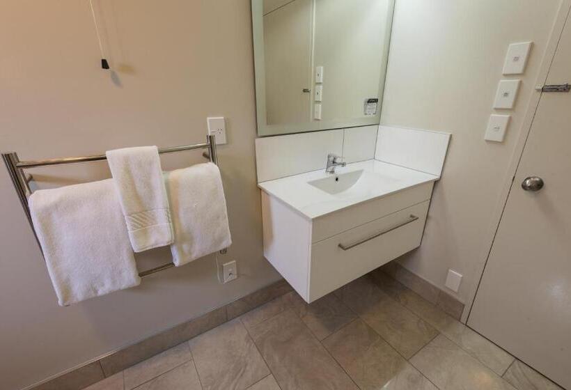 إستوديو قياسى ذو إطلالة, The Terrace