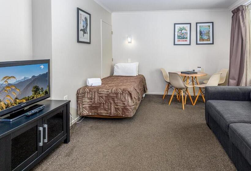 شقة غرفة واحدة, The Terrace