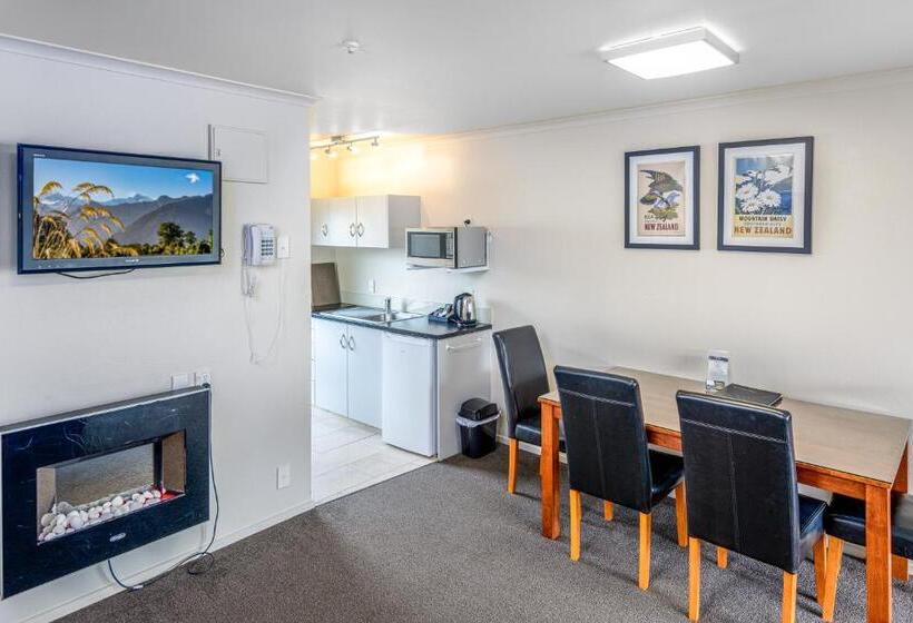 شقة غرفتين, The Terrace