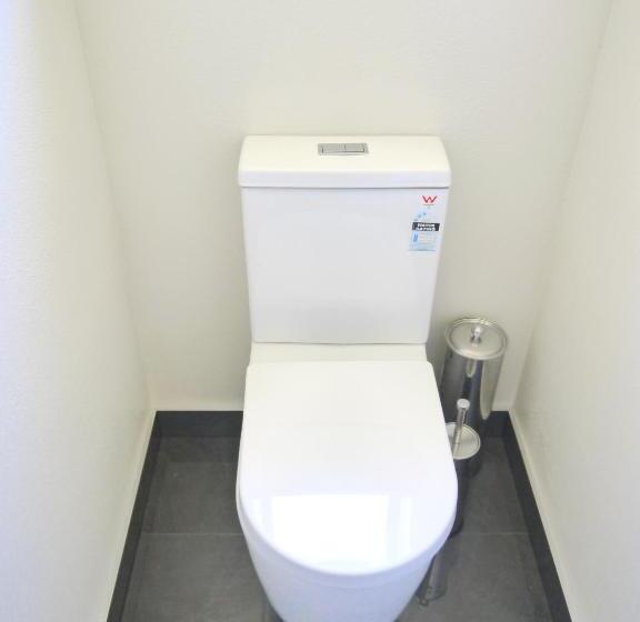 شقة غرفة واحدة, The Terrace