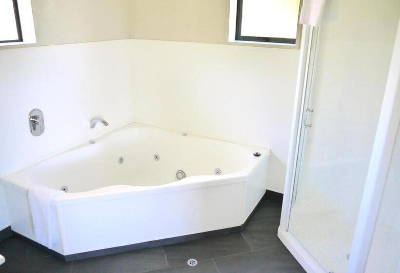 شقة غرفة واحدة, The Terrace