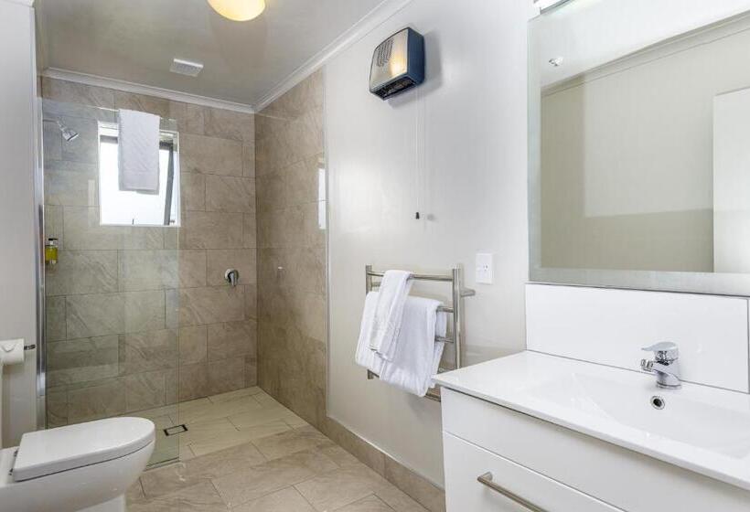 إستوديو قياسى ذو إطلالة, The Terrace