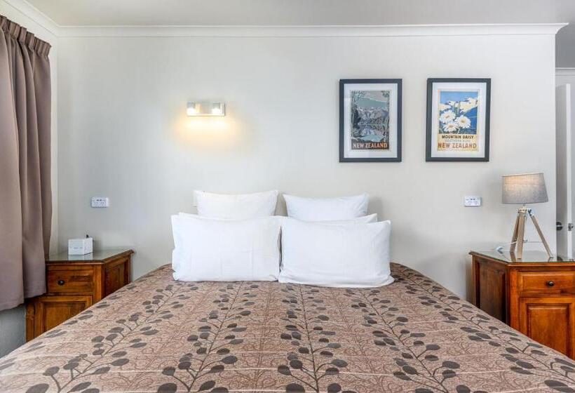 إستوديو قياسى ذو إطلالة, The Terrace