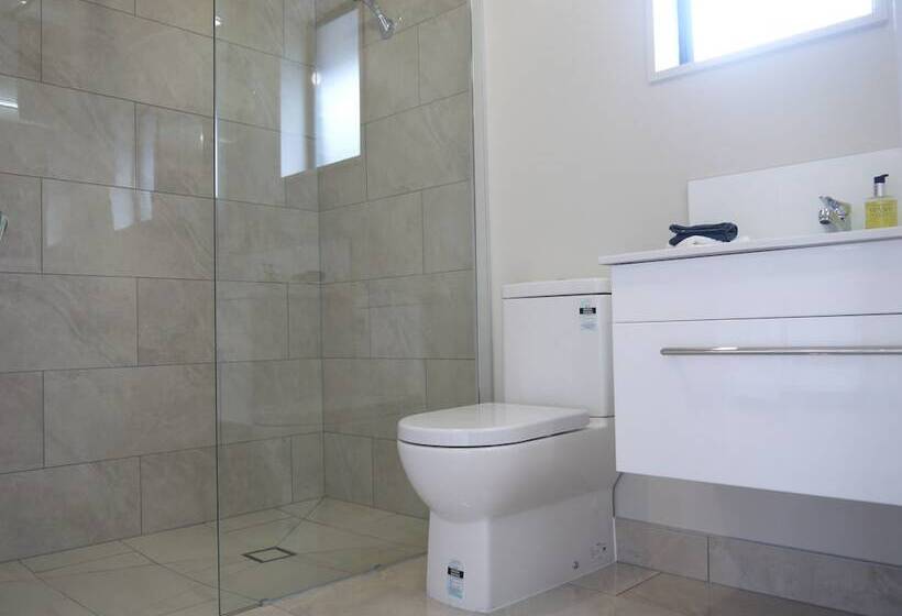 شقة غرفتين, The Terrace