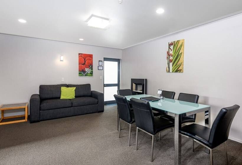 شقة غرفتين, The Terrace