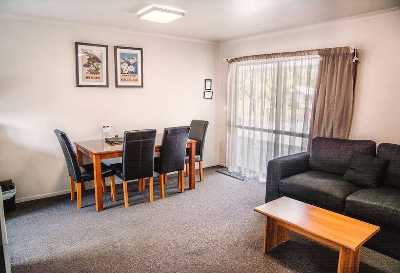 شقة غرفتين, The Terrace