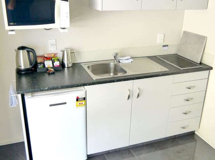 شقة غرفة واحدة, The Terrace