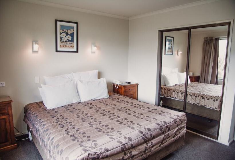 شقة غرفة واحدة, The Terrace